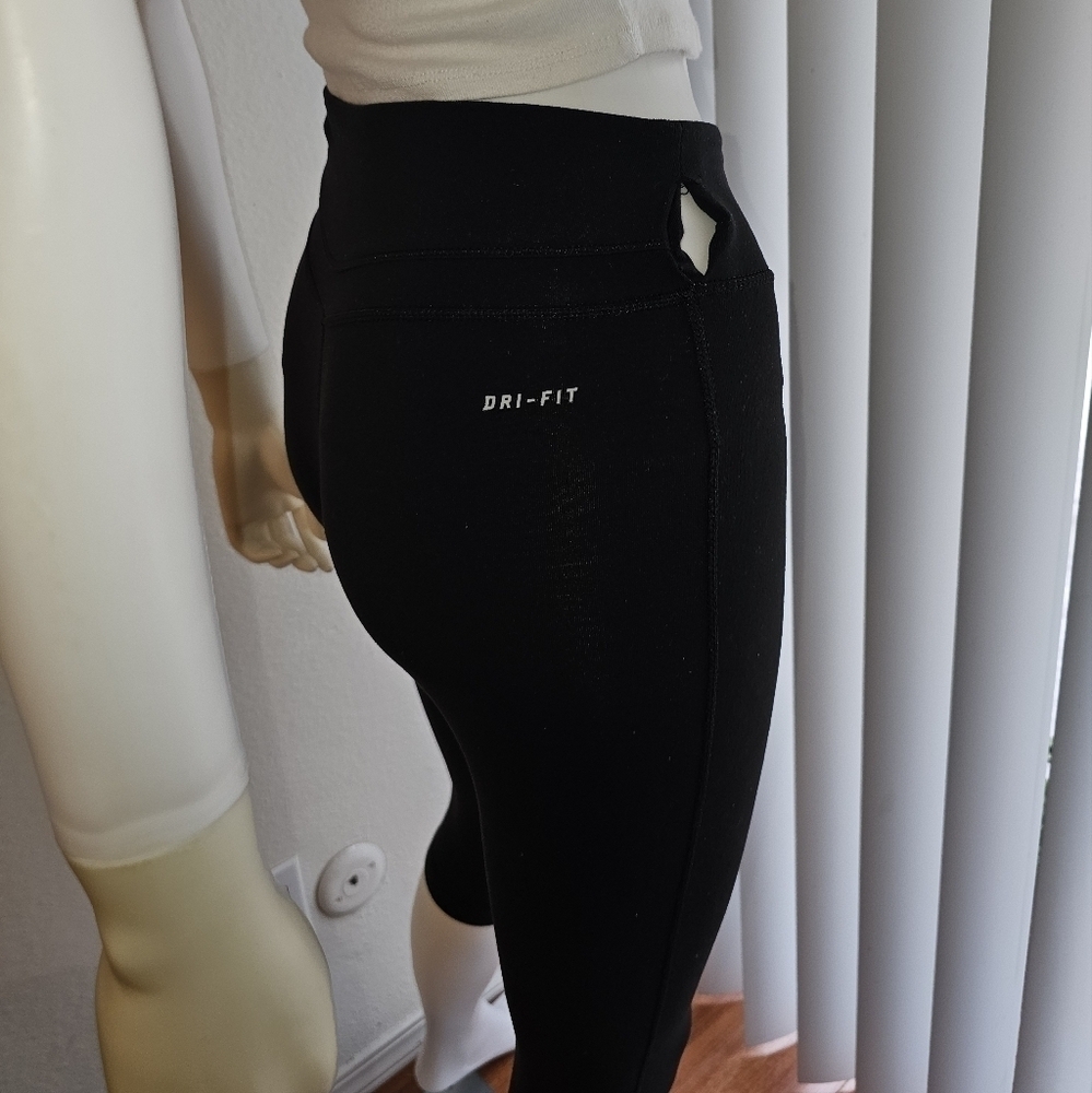 Nike Dri Fit Womens Capri Pant - Picture 5 of 9